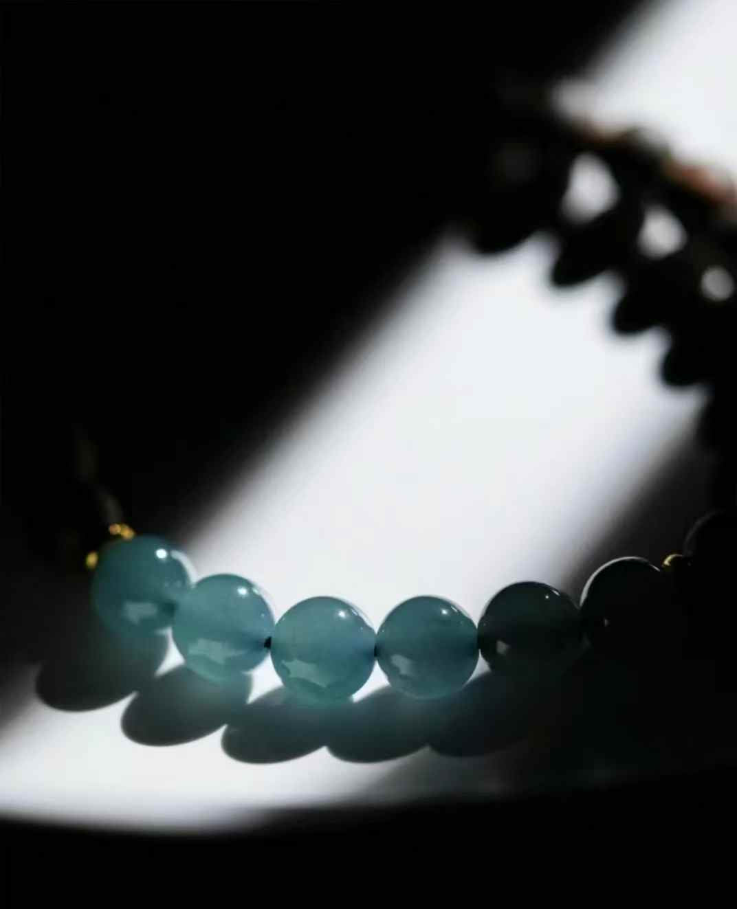 Natural Kynam Agarwood paired with blue water jade single-ring bracelet