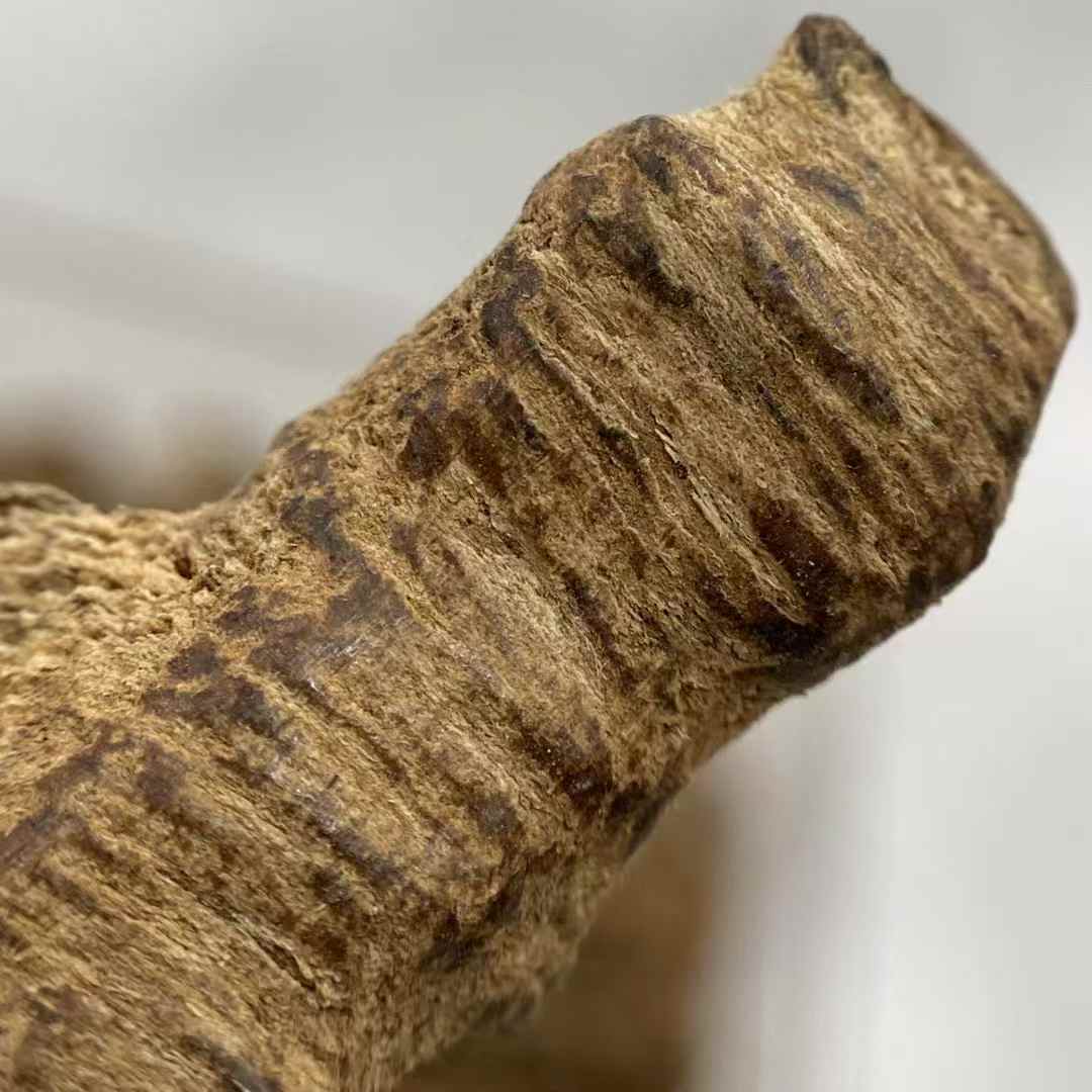 High-oil "Fang Liang Tu Chen Chong Lou" Agarwood raw materials Sweet, cool scent