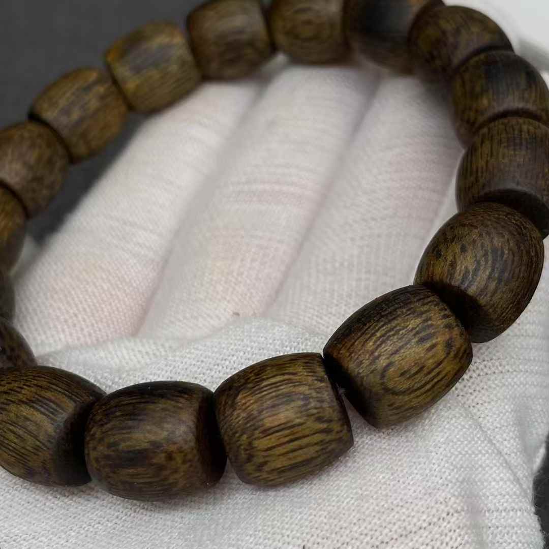 White Kynam Agarwood soft oil abb barrel-shaped bead bracelet 9.9 points underwater
