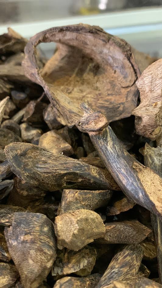 High-end Agarwood chenxiang sinking water grade tree ding material incense, refreshing and cool scent 1kg