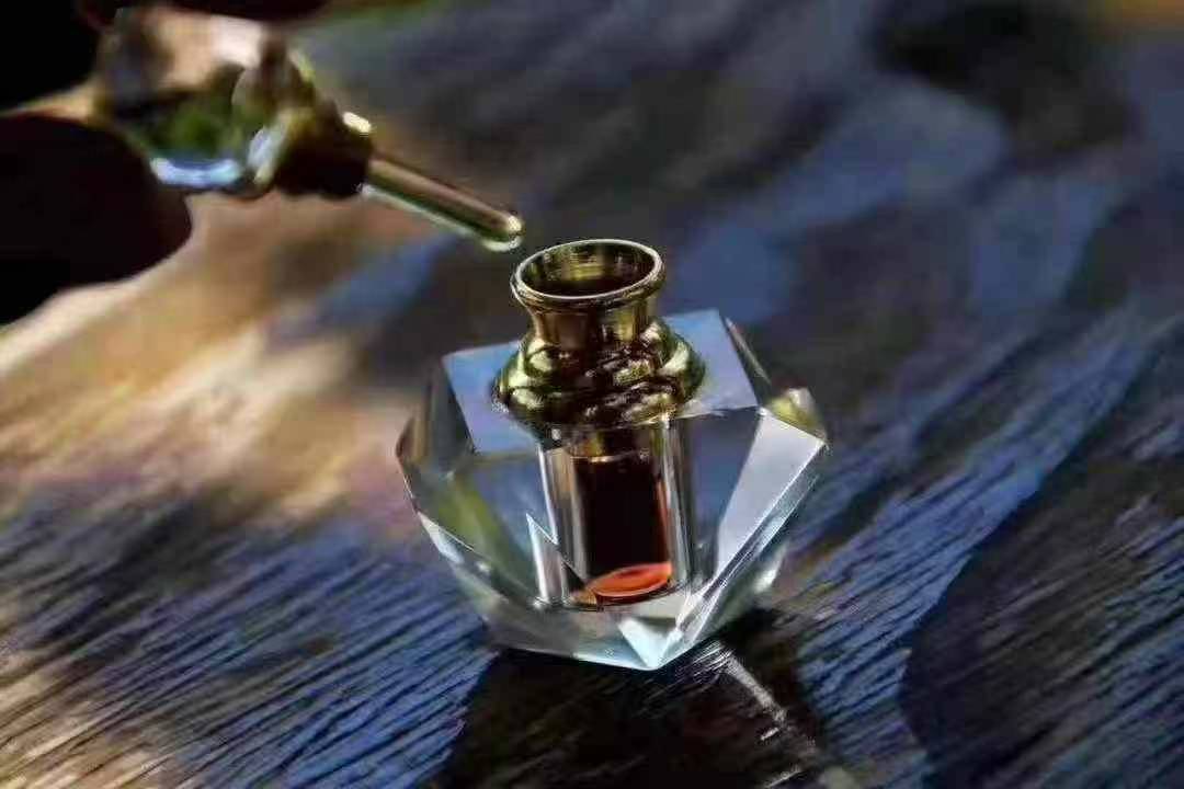 Cambodian agarwood essential oil 1g/bottle