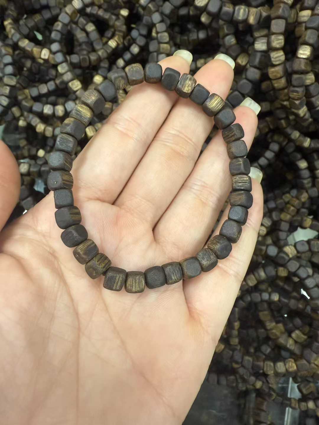 Kynam Agarwood cube-shaped bead bracelet size 5-6-7-8 mm sweet and cool scent