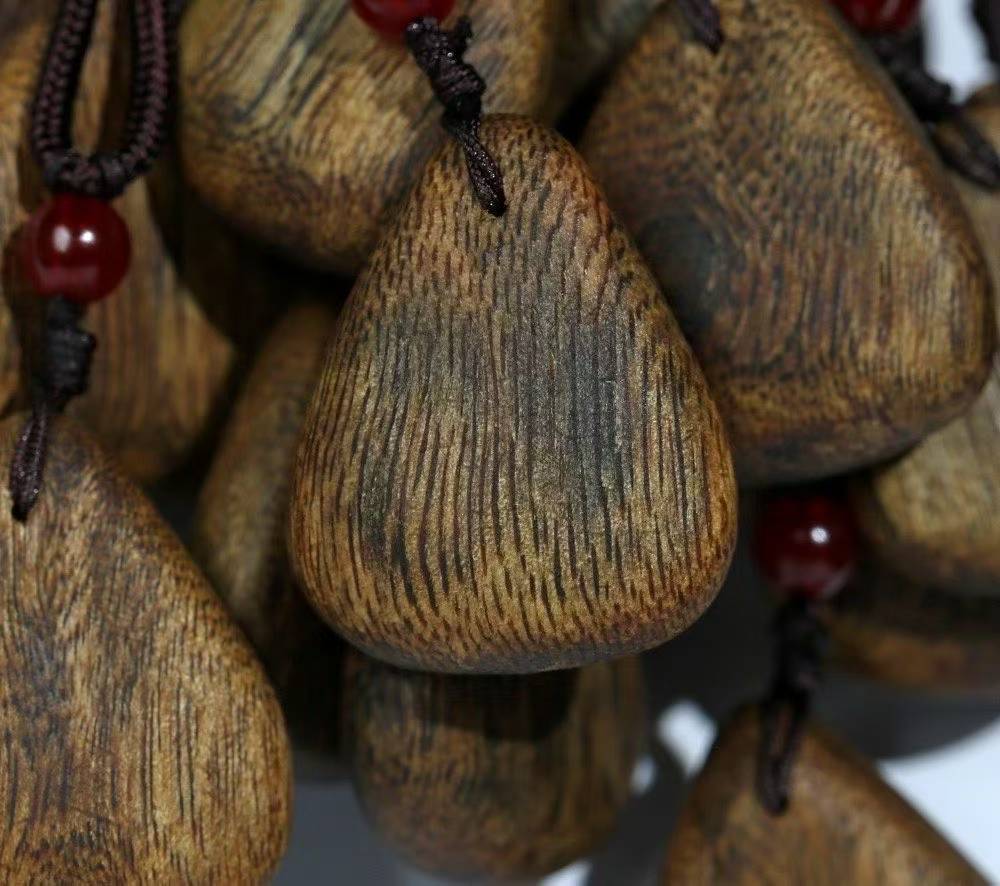 Natural Kynam agarwood Water Drop shape Pendant