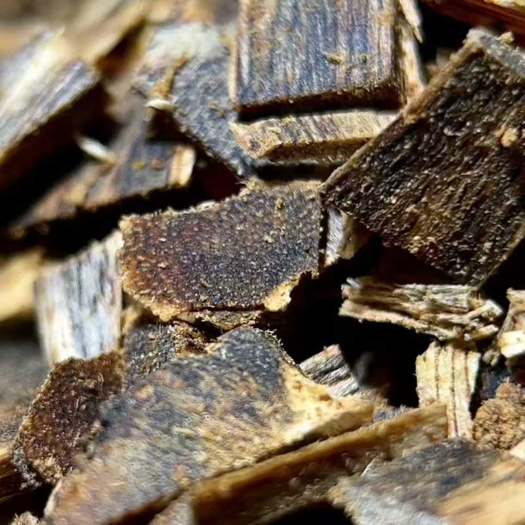 Kynam Agarwood  sinking water grade pieces for fragrance