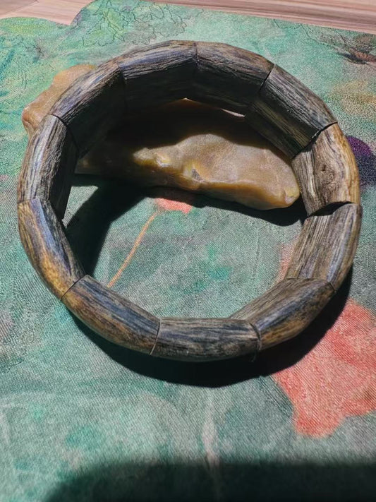 Natural agar wood chenxiang men's and women's bracelet,bestseller of 2025