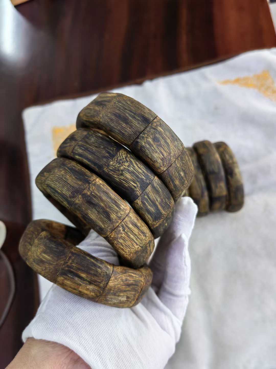 Natural agar wood chenxiang men's and women's bracelet,bestseller of 2025