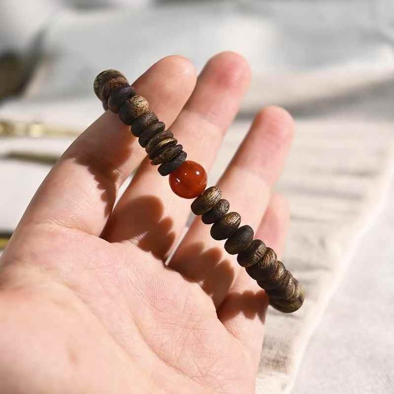Women's sinking water green Qinan agarwood random-shaped beads Nanhong DIY bracelet 10g