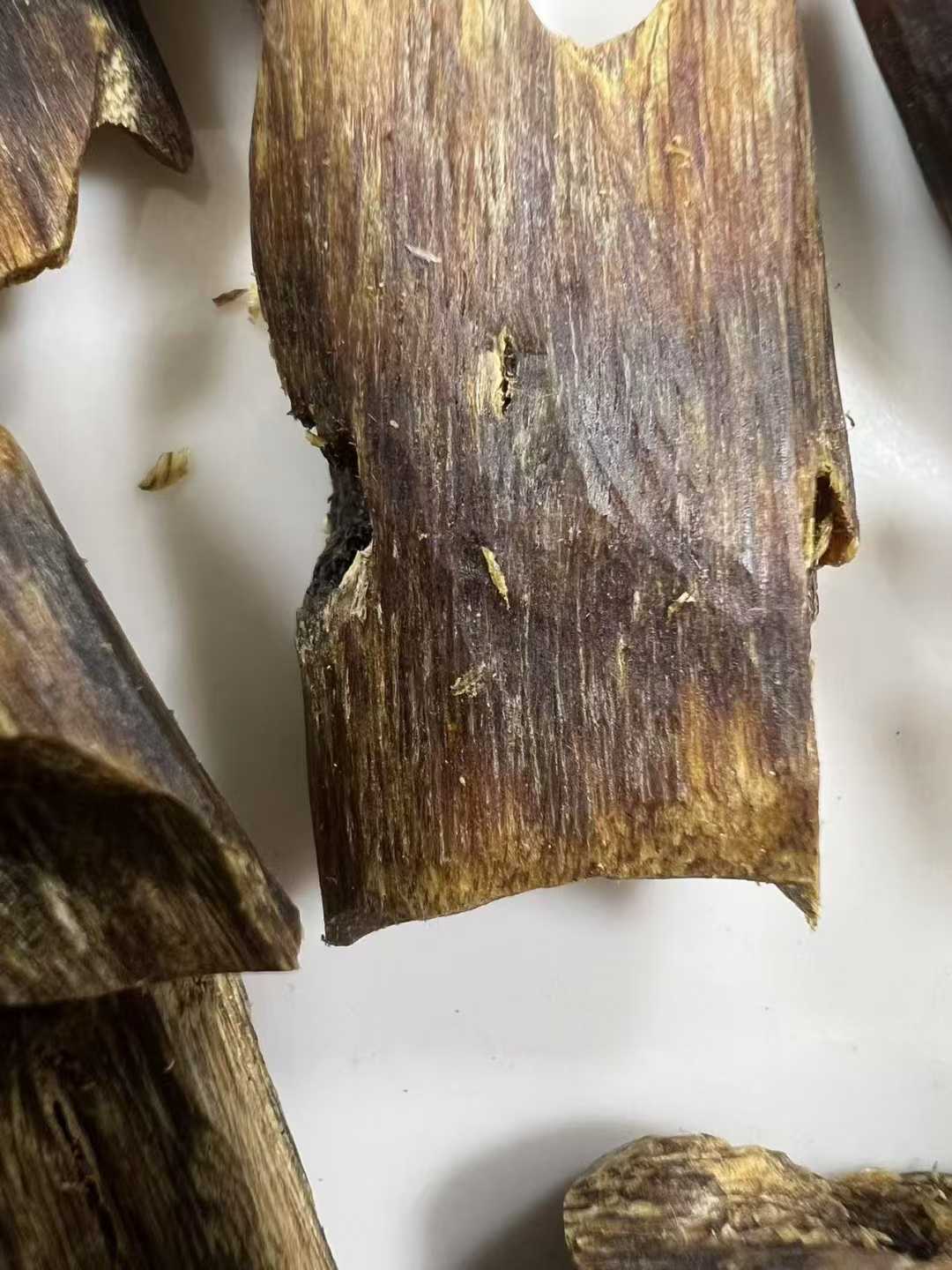 Agarwood WuShenYuanYe Red oil chunks raw materials