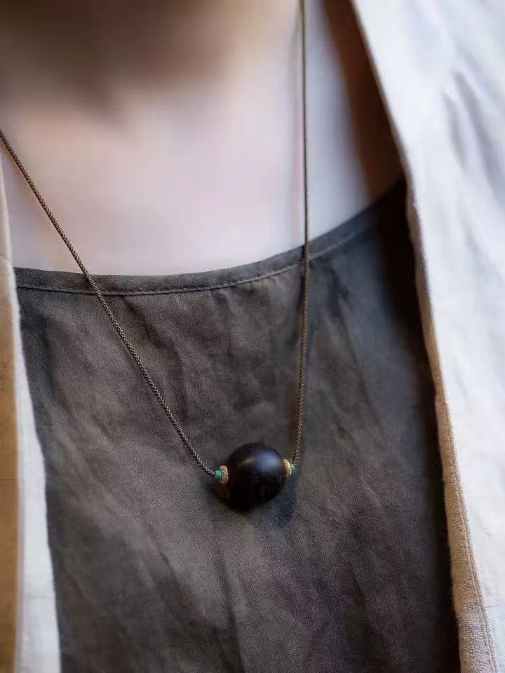 Natural Vietnamese Nha Trang Kynam agarwood Necklace Soft silk large particle transfer bead pendant