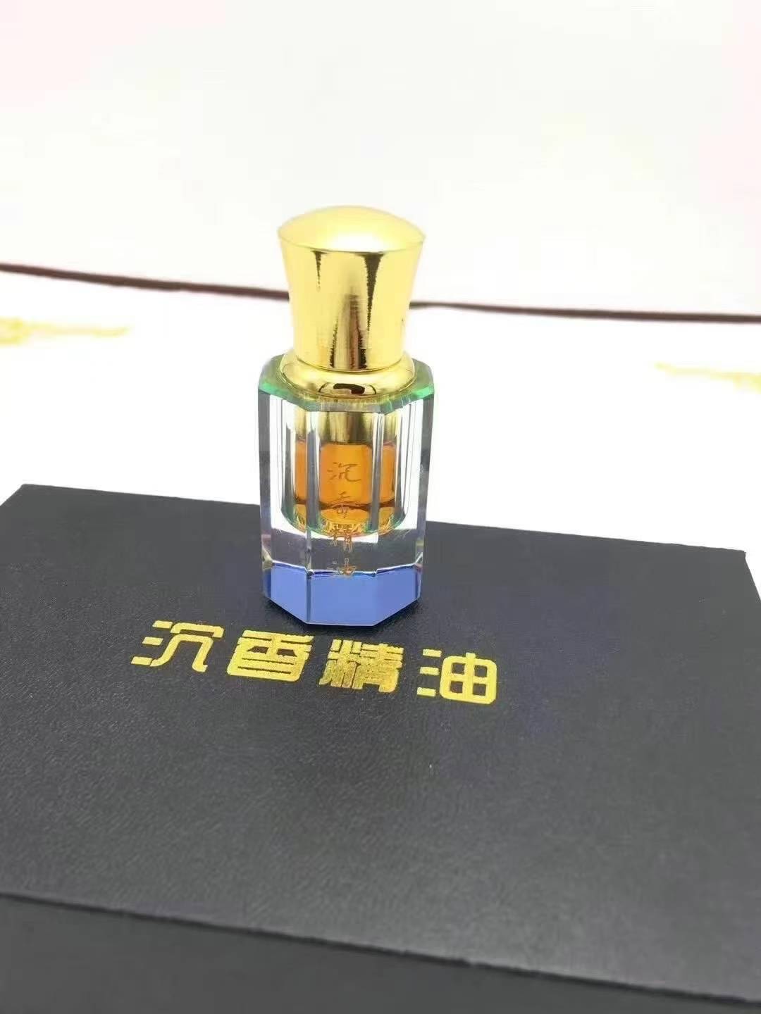Agarwood essential oil Natural perfume 1g