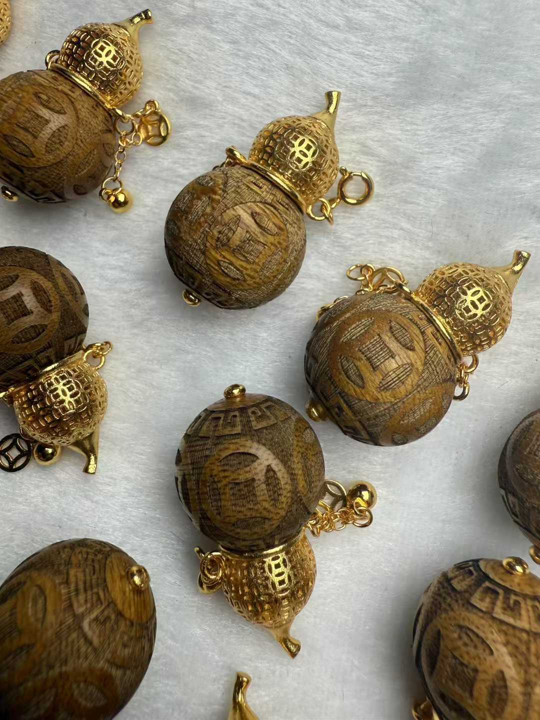 Natural Agarwood Gourd gold plating exquisite pendant Rich in oil