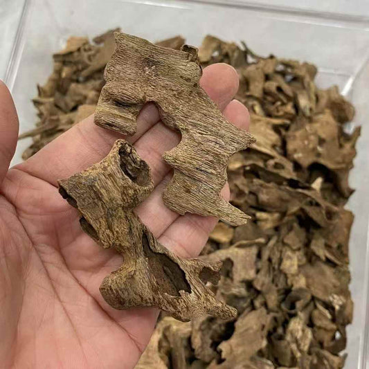 High-oil "Fang Liang Tu Chen Chong Lou" Agarwood raw materials Sweet, cool scent