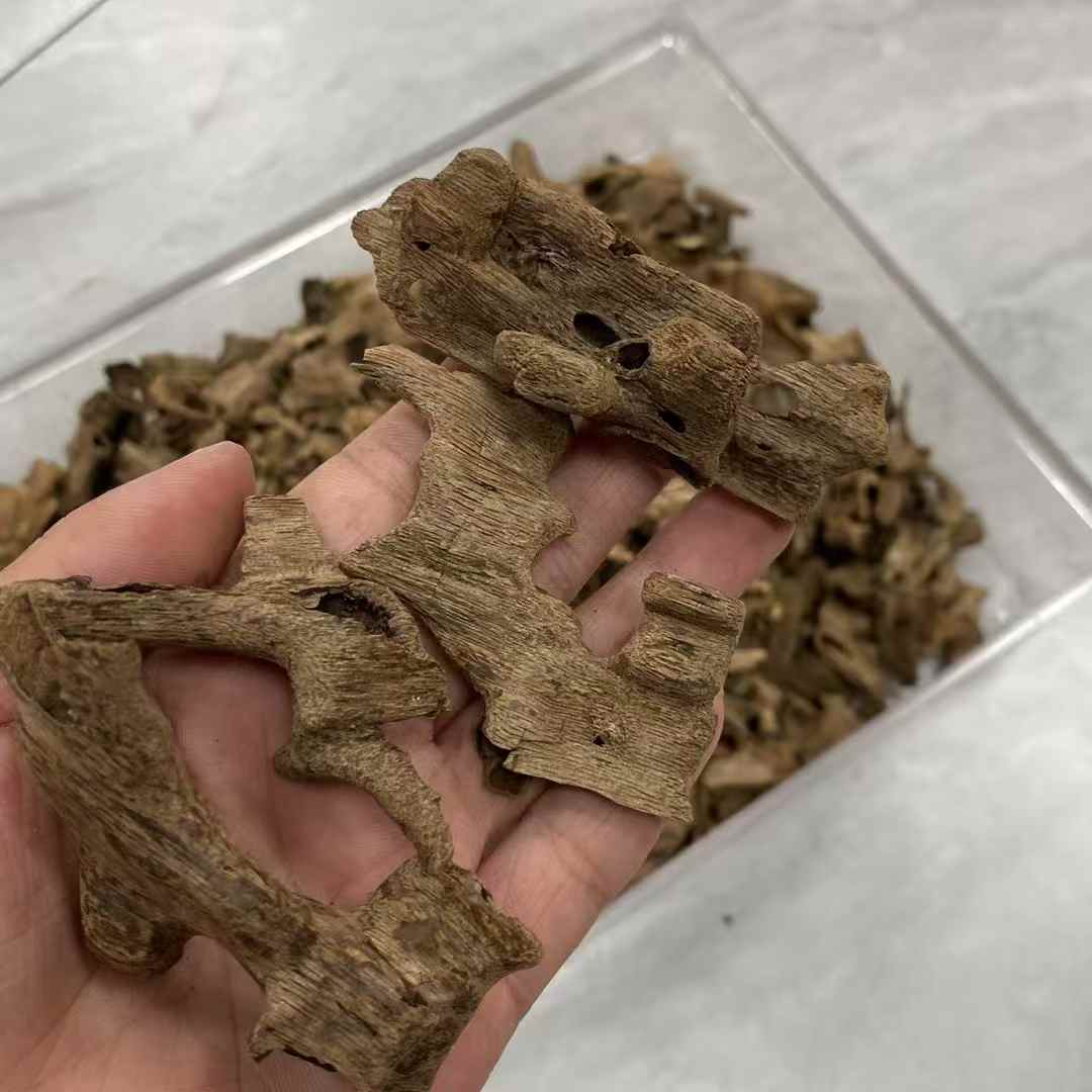 High-oil "Fang Liang Tu Chen Chong Lou" Agarwood raw materials Sweet, cool scent