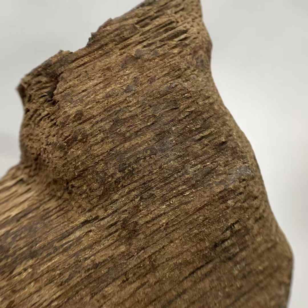 High-oil "Fang Liang Tu Chen Chong Lou" Agarwood raw materials Sweet, cool scent