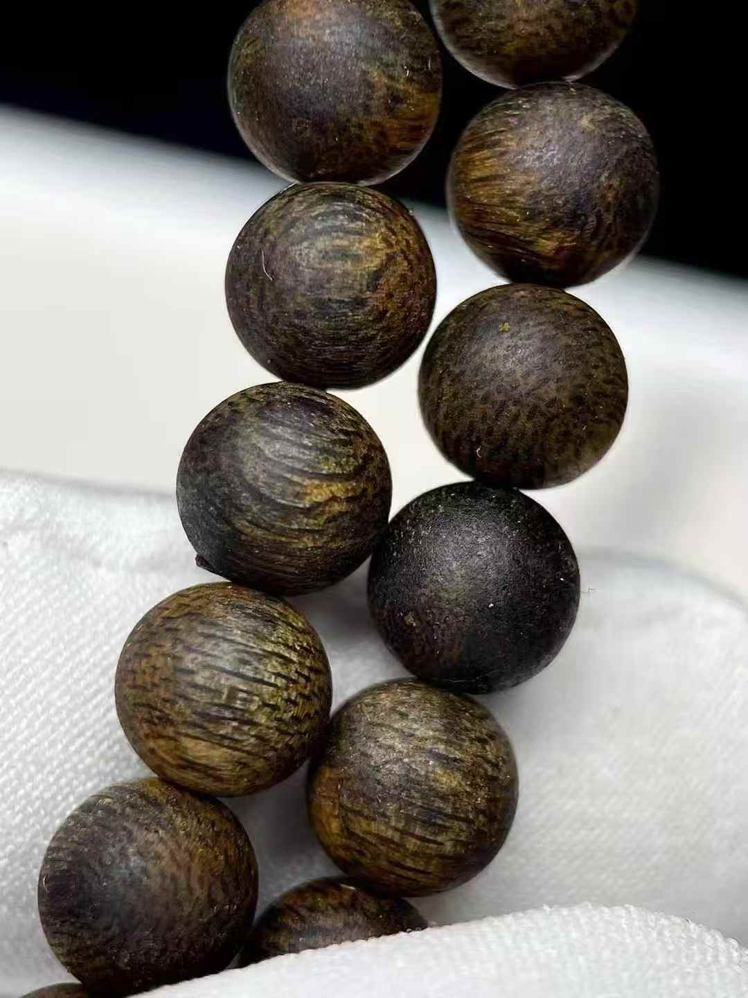 Black Kynam Agarwood Soft Oil Beads multi-loop bracelet 0.7*108 beads 9.9 points underwater
