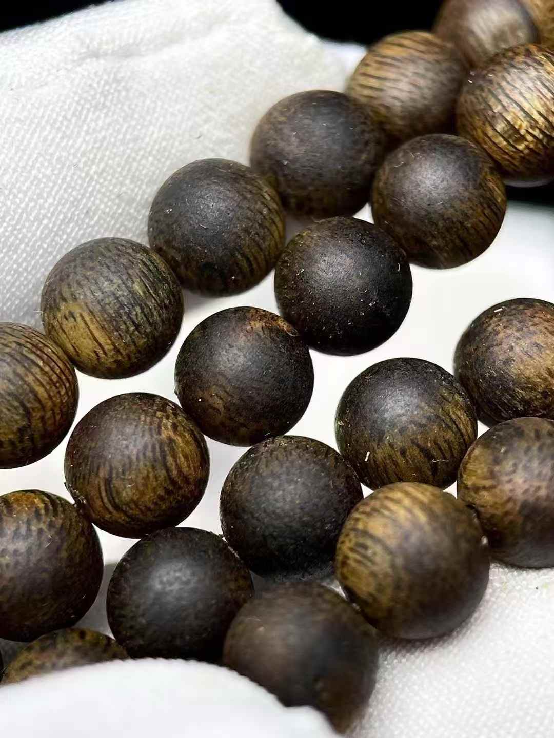 Black Kynam Agarwood Soft Oil Beads multi-loop bracelet 0.7*108 beads 9.9 points underwater