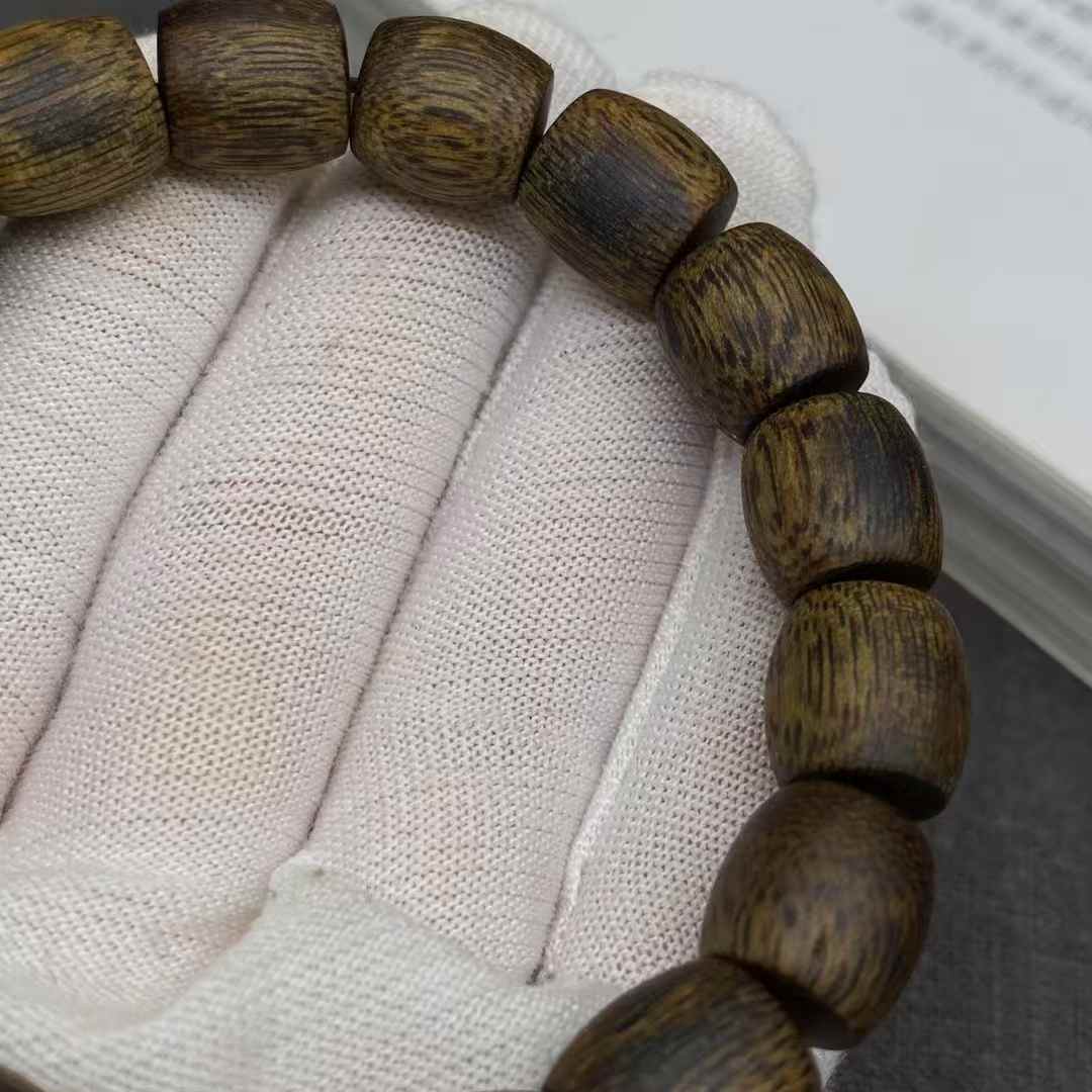 White Kynam Agarwood  soft oil abb barrel-shaped bead bracelet 9.9 points underwater