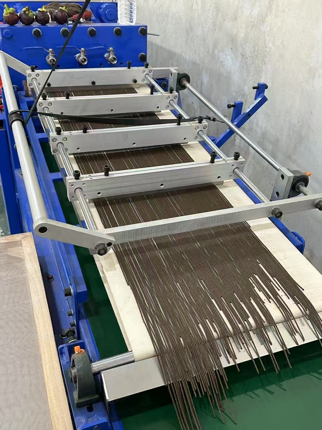 Natural Hainan chenxiang Agarwood insect leakage incense sticks 100g per bundle,350 pieces