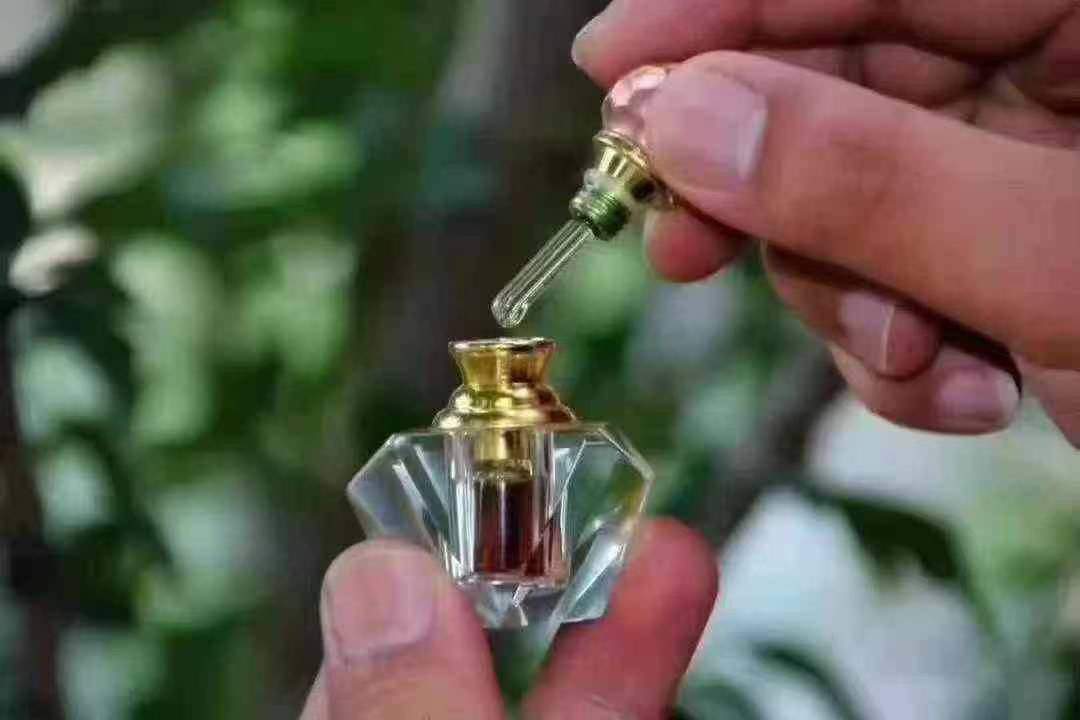 Cambodian agarwood essential oil 1g/bottle